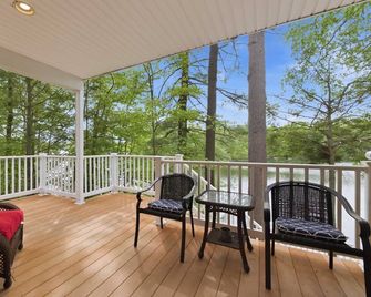 Waterfront Getaway w/ Dock & Lake Views - Atkinson - Balcón