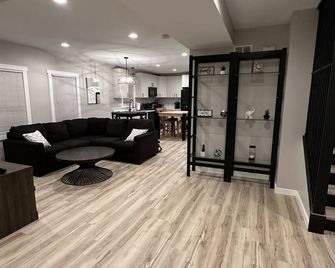 Fully Remodeled Large Home - Maywood - Pokój dzienny