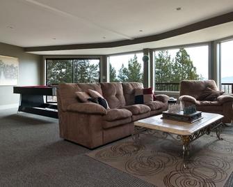 Oregon Hilltop Retreat - Roseburg - Living room