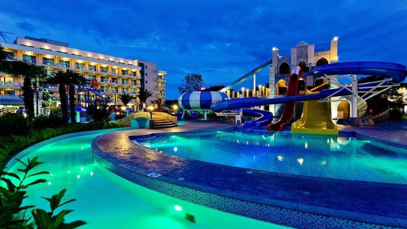 Dit Evrika Beach Club Hotel
