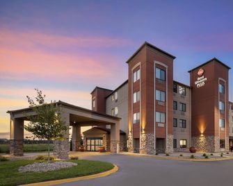Best Western Plus Omaha Airport Inn - Carter Lake - Gebäude