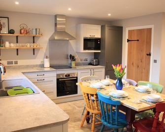 2 bedroom charming and luxury retreat on our farm - Billingshurst - Kitchen