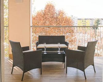 BnButler - Govone - Ampio e Luminoso Appartamento con Terrazza - Mailand - Balkon