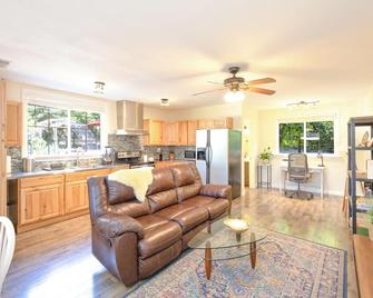 Sebastopol Country Getaway - 15 Minutes Walk to Downtown - Sebastopol - Soggiorno