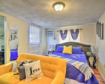 Charming Boston Area Home Less Than 1 Mi to Revere Beach! - Revere - Bedroom