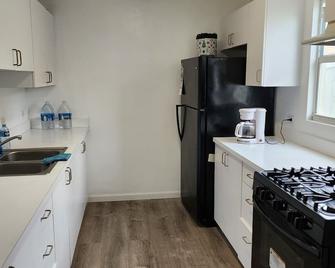 Stay in the middle of the City. - Frederiksted - Kitchen