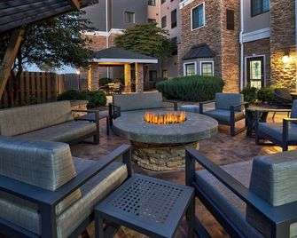 Staybridge Suites Lincoln Northeast By IHG - Lincoln - Patio