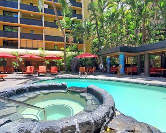 Popular self-contained Apartment in Waikiki Sleeps 2-3 guests. - Honolulu - Pool