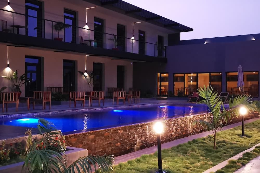 أو بورد دو لو - باماكو - حوض السباحة