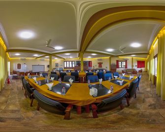 Golden Hill Parker Hotel - Elmina