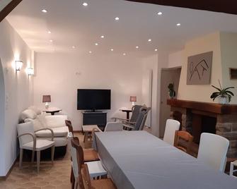 Maison de Campagne Entre Champs et Forêts - Dollon - Comedor