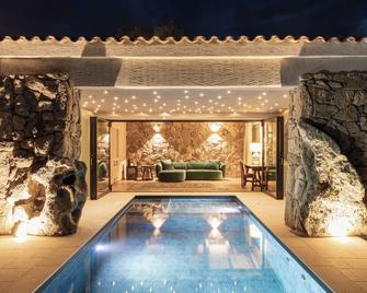 Stazzo Lu Ciaccaru - ארצאקנה - בריכה