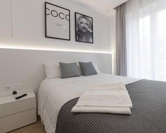 Central Apartment in Logroño, Near Laurel Street, Sleeps 6, Newly Renovated - Logroño - Bedroom
