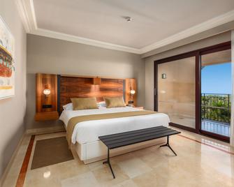 Unique Club at Lopesan Costa Meloneras Resort - מספלומס - חדר שינה