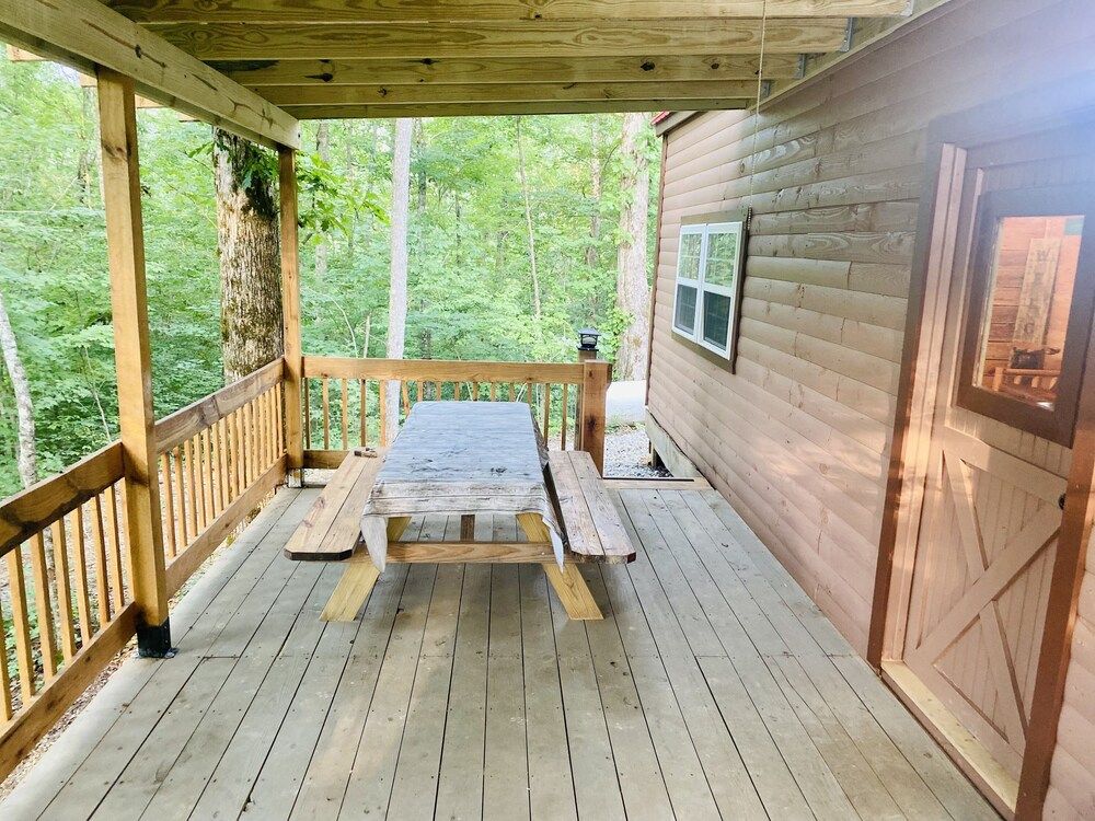 Balcony view of Windrock Cabin That Is 5 Minutes Away From General Store And Trail Heads Beauty!