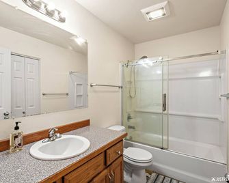 Phenomenal 3-bedroom condo in pleasant Anchorage neighborhood - Anchorage