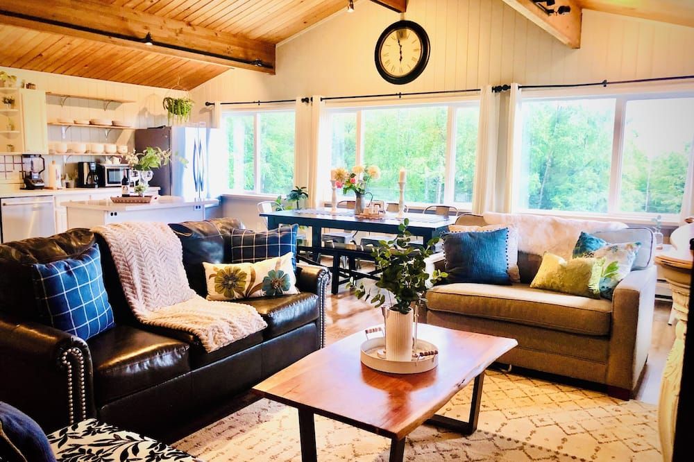 Lovely 3br/2ba Hideaway! Great For Groups & Families! Inlet & Denali Views - Eagle River - Sala de estar