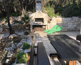 Apartments by the sea Kozarica, Mljet - 4950 - Kozarica - Patio