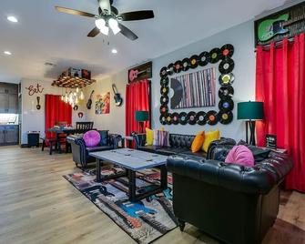 Music Hall Brand New 2BR 2 and a half BA - San Angelo - Sala de estar