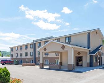 Super 8 by Wyndham Bath Hammondsport Area - Bath - Building