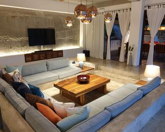 Mango Tree Siargao - General Luna - Living room