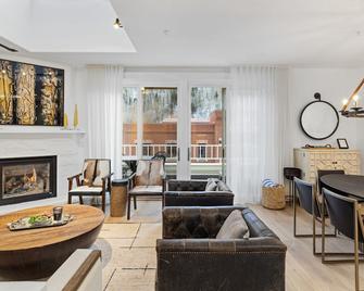 Downtown, mountain-view condo with fireplace - walk to gondola & near dining - Telluride - Living room