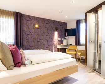 Hotel Restaurant Krehl's Linde - Stuttgart - Bedroom