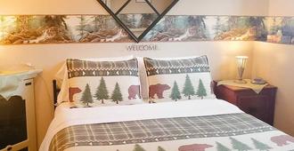 Silvern Lake Trail Bed and Breakfast - Smithers - Bedroom