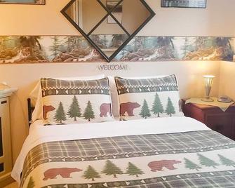 Silvern Lake Trail Bed and Breakfast - Smithers - Bedroom