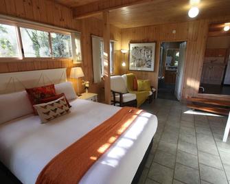 Belle's at Montville - Montville - Bedroom