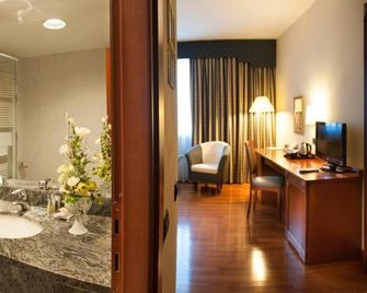 Phi Hotel Cavalieri - Bra - Badkamer