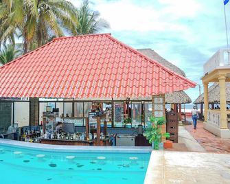 Hotel y Restaurante Punta Diamantes - Acajutla - Piscina