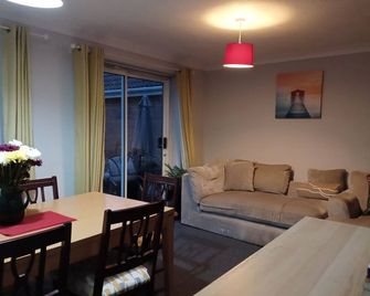 Huku Kwetu - Fieldfare Green - Luton - Pokój dzienny