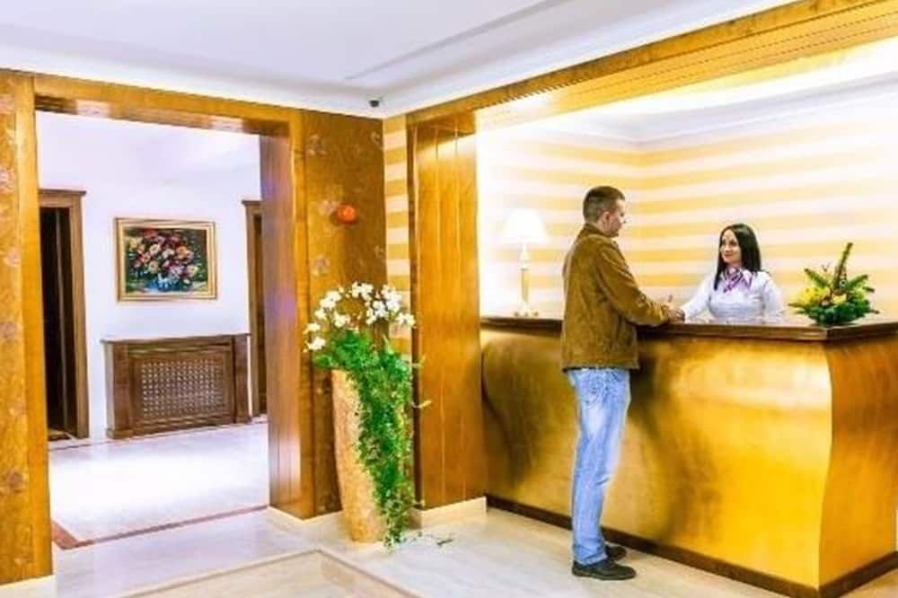 Hotel Boutique Belvedere - Sinaia - Recepción