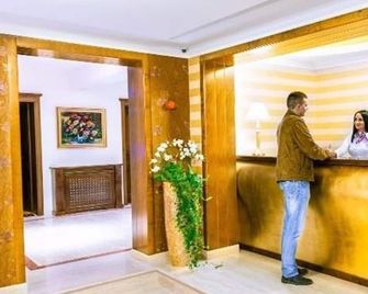 Hotel Boutique Belvedere - Sinaia - Recepción
