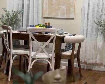 Spacious Bohemian Retreat - Queens - Dining room