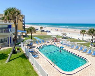 Ocean Court Beachfront Hotel - Daytona Beach Shores - Pool