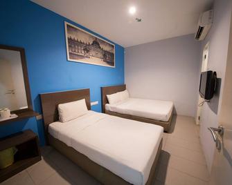 Golden Pearl Hotel Near Universiti Tun Hussein Onn Malaysia Uthm - Batu Pahat - Bedroom