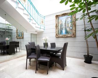 Residence L'heritage Aristóteles 225 by Bluebay - Mexico - Ruokailuhuone
