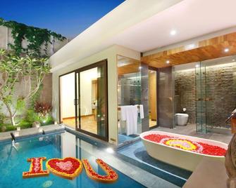 Ayona Villa Seminyak by Ini Vie Hospitality - North Kuta - Piscina