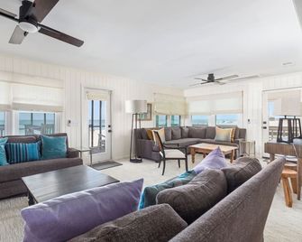 Last Resort - Oceanfront w/ 6-bedrooms - Georgetown - Sala de estar