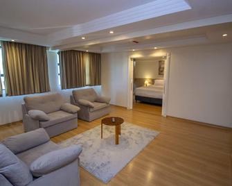 Hotel Golden Park Curitiba - קוריטיבה - סלון