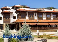 Hotel Etropolia - Etropole - Building