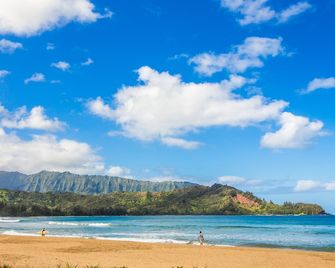 Cottage on Beachfront Estate property, central Hanalei Bay - Hanalei - Beach
