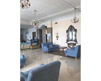 Hotel La Balnearia - Алассіо - Вітальня