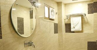 蘇里亞飯店 - 印多爾 - 浴室