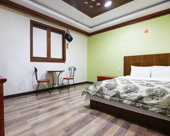 Nonsan Titanic Motel - Buyeo - Habitación