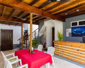 A Local Luxury Residence - Rasdhoo - Salle à manger