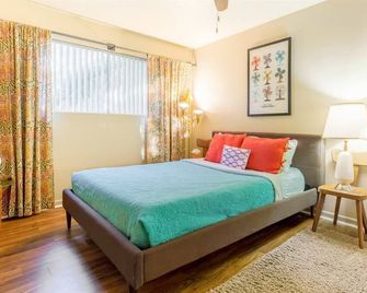 Mid century modern condo near Old Town, pool & BBQ - Scottsdale - Bedroom