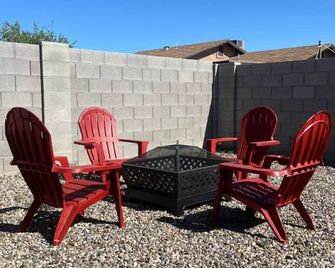 Cozy and Bright 3 BR | 2 BA home in the Yuma Foothills - Yuma - Patio
